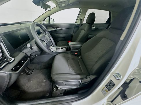 Used 2025 Kia Sportage LX FWD image 13