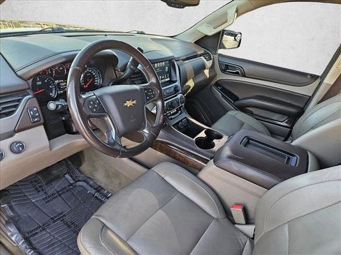 Used 2018 Chevrolet Suburban LT image 10