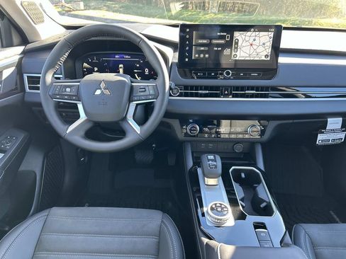 New 2026 Mitsubishi Outlander SE image 16