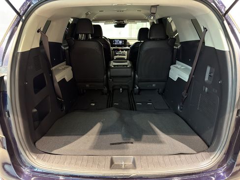 Used 2024 Kia Carnival LX FWD image 20