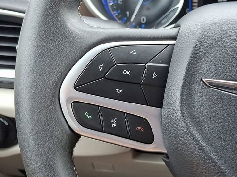 Used 2022 Chrysler Voyager LX image 22