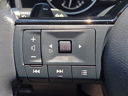 Used 2023 Nissan Rogue SV w/ SV Premium B Package FWD image 21
