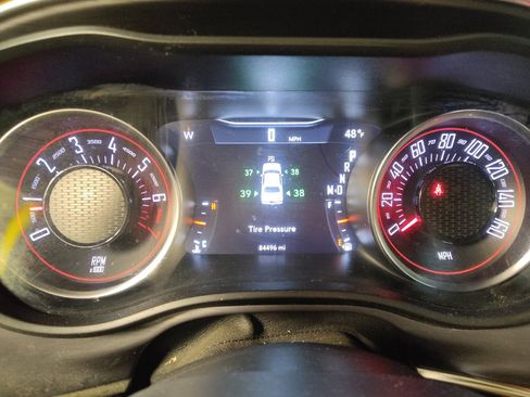 Used 2017 Dodge Challenger SXT image 23