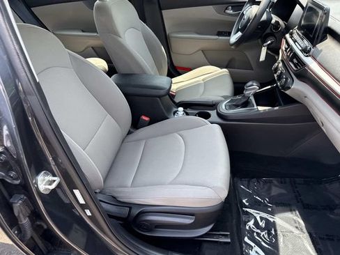 Used 2020 Kia Forte LXS FWD image 9