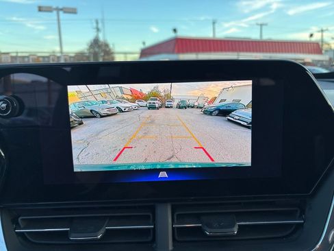 Used 2025 Chevrolet Trax LT image 17