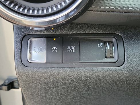 Used 2025 Chevrolet Equinox LT image 28