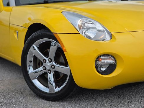 Used 2007 Pontiac Solstice Convertible w/ Premium Package RWD image 9
