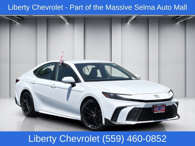 Used 2025 Toyota Camry SE FWD image 1