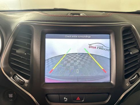 Used 2020 Jeep Cherokee Trailhawk w/ Comfort/Convenience Group image 30