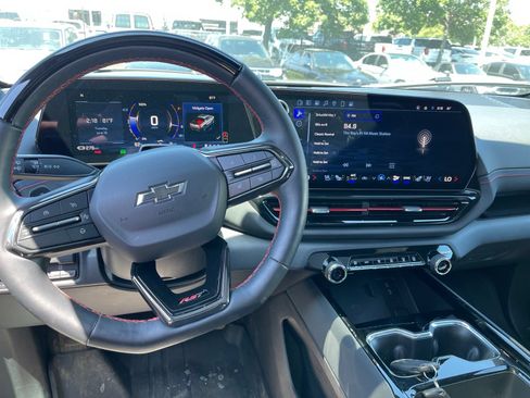 Used 2025 Chevrolet Silverado EV RST AWD/4WD image 7