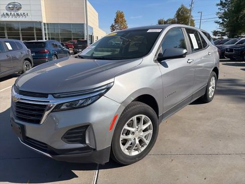 Used 2023 Chevrolet Equinox LT image 2