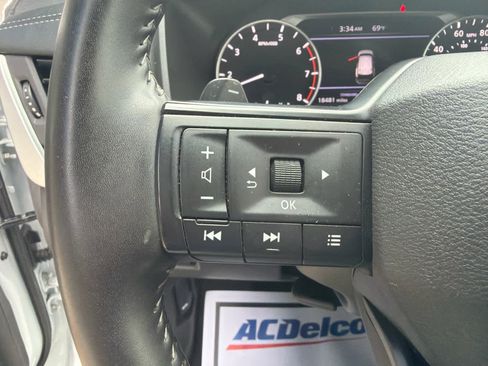 Used 2025 Nissan Rogue SV FWD image 15