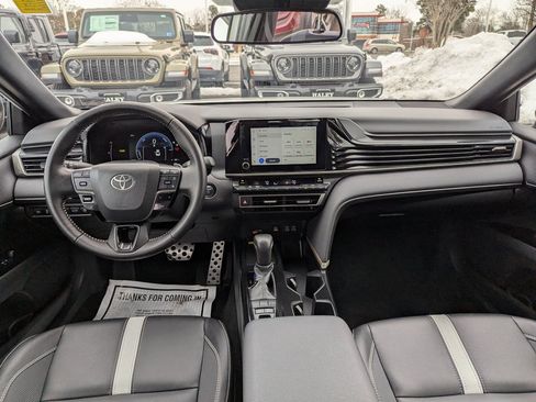 Used 2025 Toyota Camry SE image 10