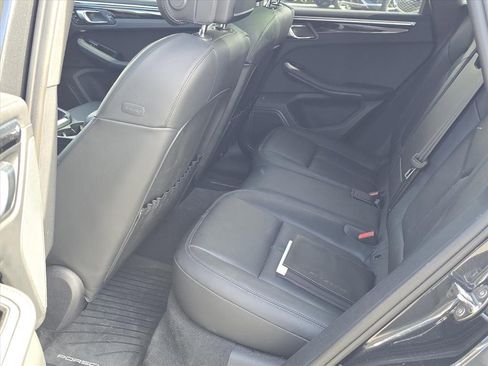 Used 2023 Porsche Macan Turbo image 10