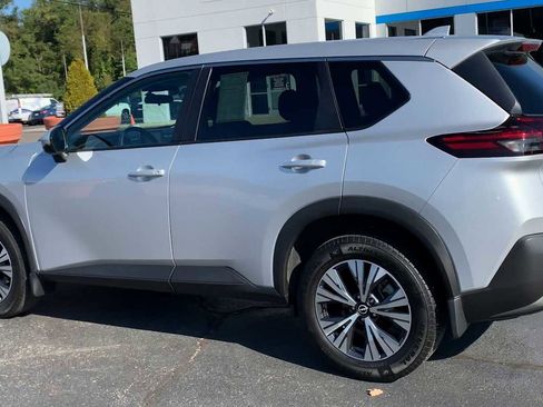 Used 2022 Nissan Rogue SV image 6