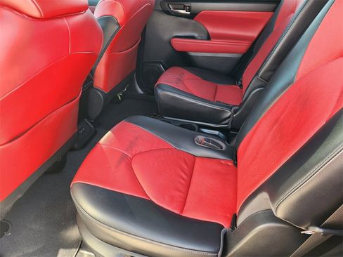 Used 2021 Toyota Highlander XSE image 29