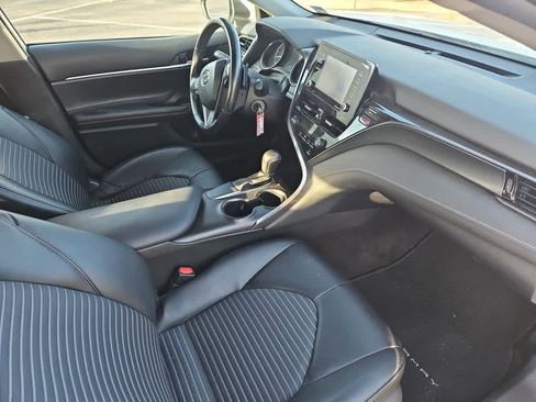 Used 2021 Toyota Camry SE image 11