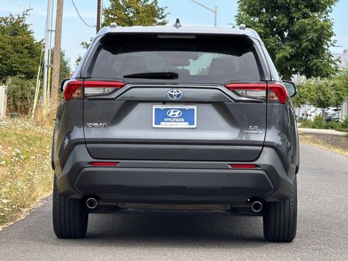 Used 2020 Toyota RAV4 LE AWD/4WD image 4