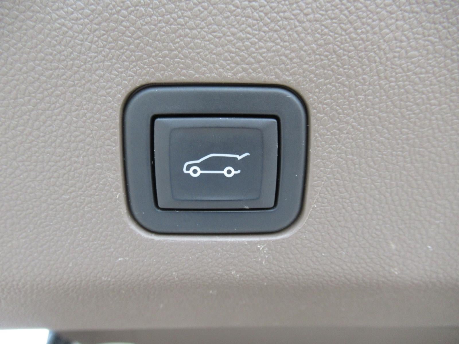 Used 2024 GMC Yukon XL Denali RWD image 41