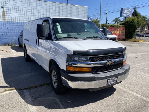 Used 2015 Chevrolet Express 2500 Extended RWD image 7