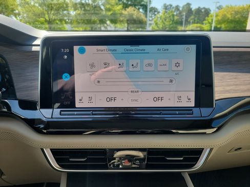 New 2025 Volkswagen Atlas SEL image 18