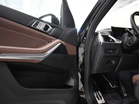 Used 2024 BMW X5 xDrive40i w/ M Sport Package AWD/4WD image 13