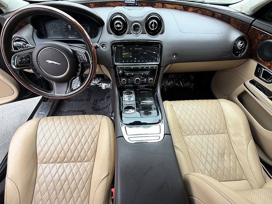 Used 2019 Jaguar XJ L Portfolio AWD/4WD image 9
