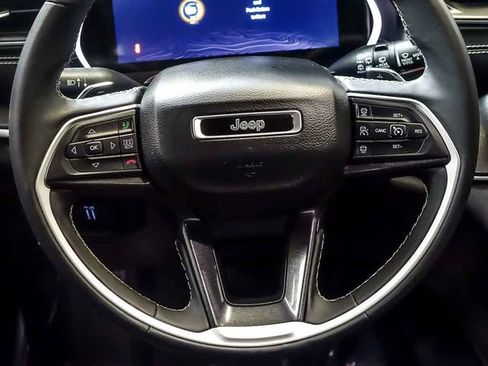 Used 2023 Jeep Grand Cherokee Altitude AWD/4WD image 19