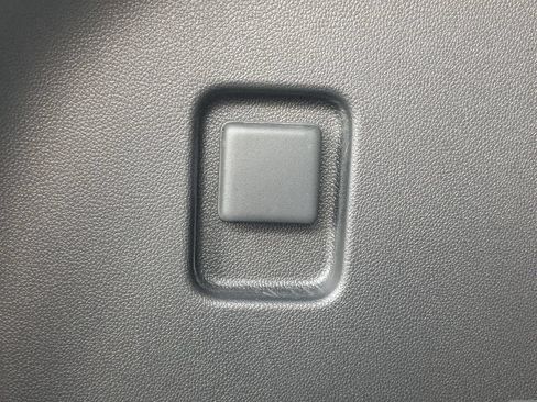Certified 2024 Chevrolet Equinox EV RS FWD image 16