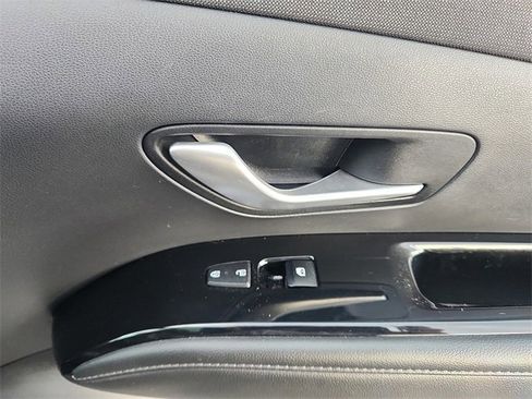 Certified 2023 Hyundai Tucson Limited w/ Cargo Package image 33