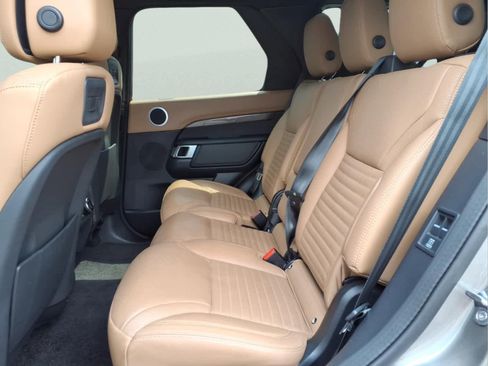 Used 2024 Land Rover Discovery Metropolitan Edition AWD/4WD image 29