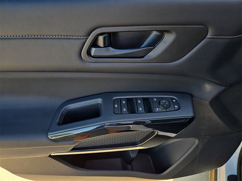 New 2025 Nissan Pathfinder SV image 13