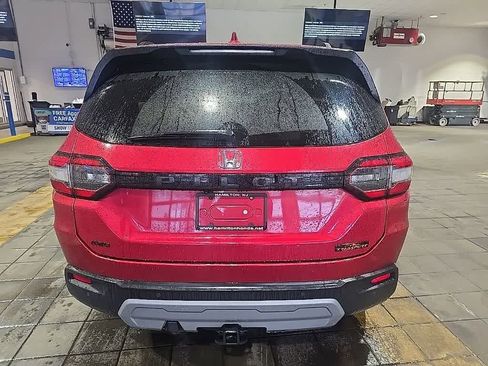 Used 2024 Honda Pilot TrailSport image 5