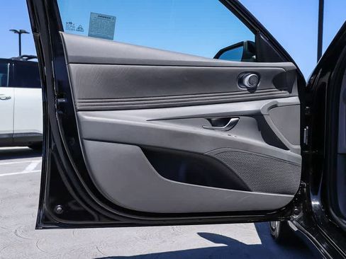 Used 2025 Hyundai Elantra Sport FWD image 21