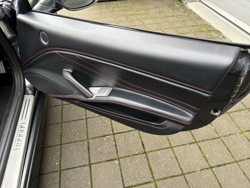 Used 2015 Ferrari California T image 29