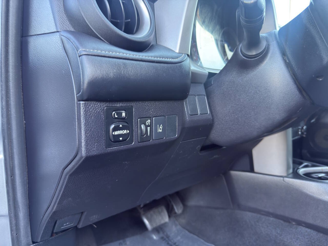 Used 2018 Toyota RAV4 XLE w/ All Weather Liner Package FWD image 21
