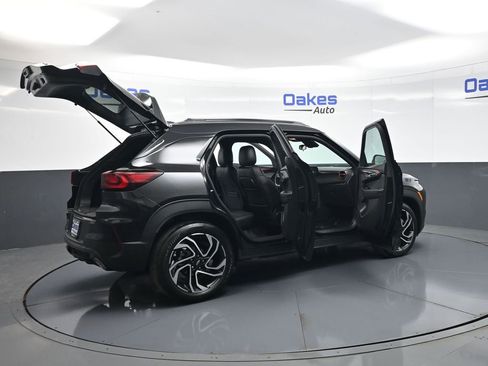 Used 2024 Chevrolet TrailBlazer RS w/ Driver Confidence Package image 53