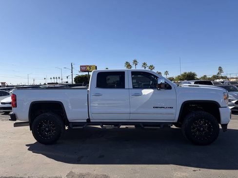 Used 2019 GMC Sierra 2500 Denali w/ Duramax Plus Package image 11