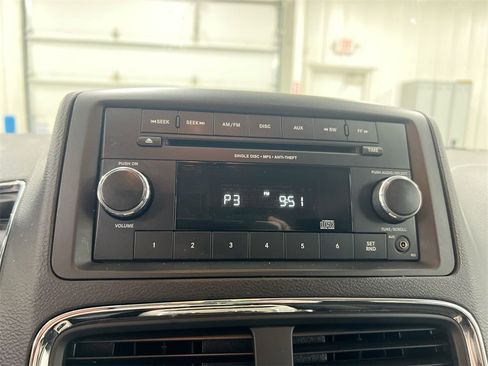 Used 2016 Dodge Grand Caravan SXT w/ Rear Park Assist Package image 14