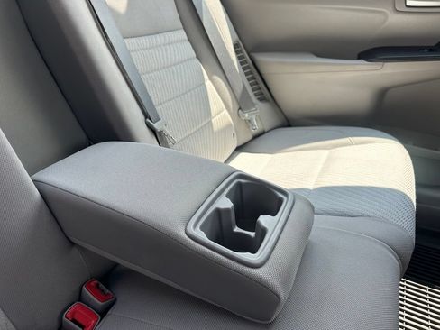 Used 2016 Toyota Camry LE FWD image 30