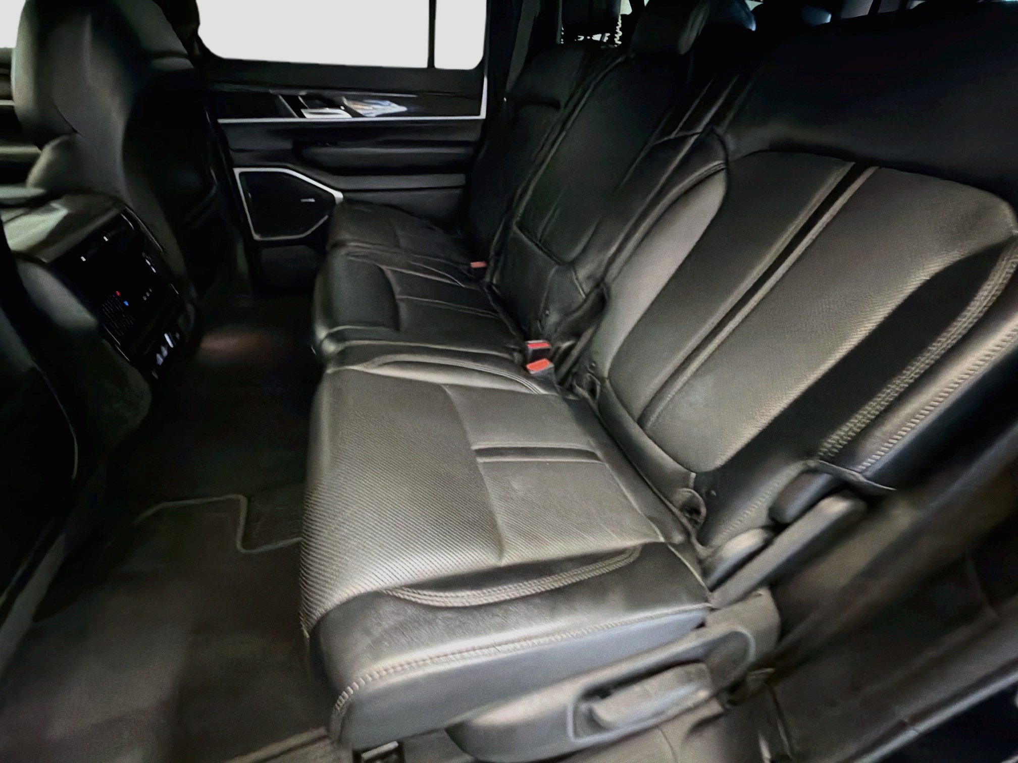 Used 2022 Jeep Wagoneer Series II AWD/4WD image 13