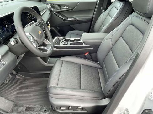 New 2026 Chevrolet Equinox LT w/ Convenience Package II AWD/4WD image 16