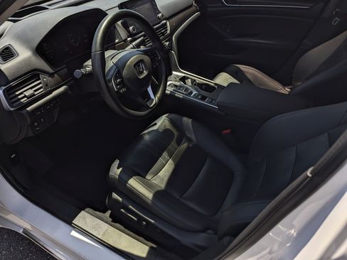 Used 2019 Honda Accord Touring image 8