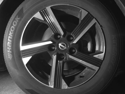 Used 2025 Nissan Sentra SV FWD image 16