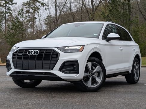 Used 2025 Audi Q5 Premium w/ Convenience Plus Package image 4