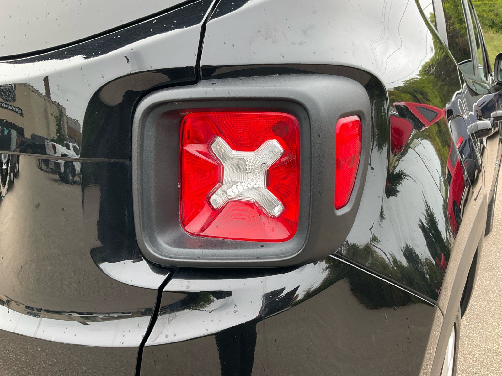 Used 2023 Jeep Renegade Latitude AWD/4WD image 33