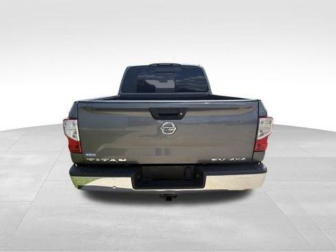 Used 2017 Nissan Titan SV AWD/4WD image 12