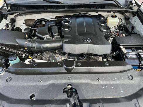 Used 2019 Toyota 4Runner SR5 AWD/4WD image 32