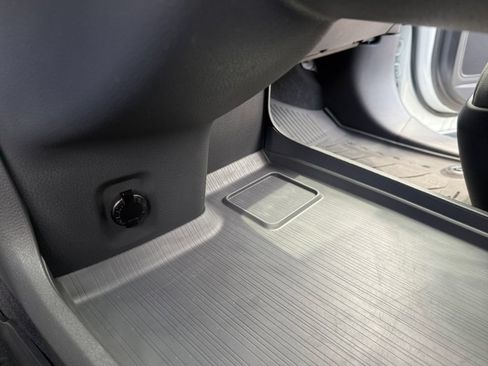 Used 2023 Toyota Sienna Limited AWD/4WD image 20