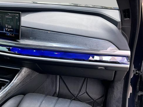 Used 2023 BMW 740i w/ Parking Assistance Package RWD image 16
